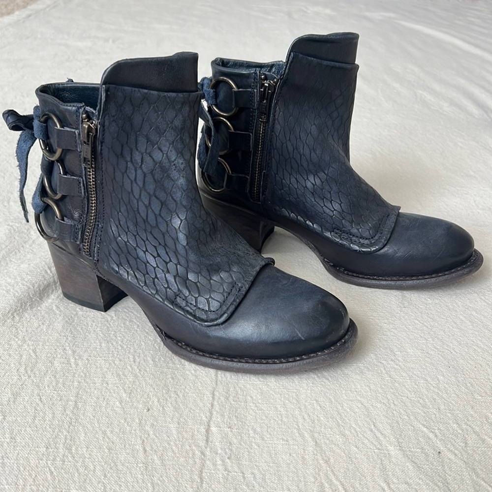 Freebird booties NWOT. Size 8